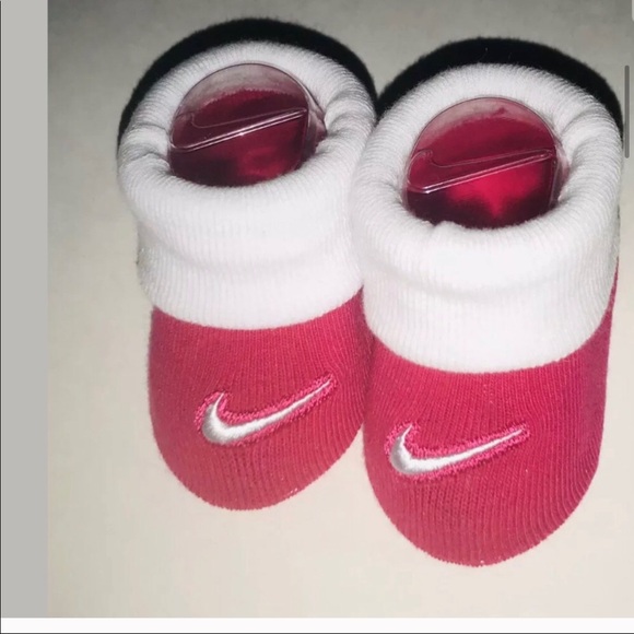New Nike Red White Infant Booties 0-6 Month 2 Pair - Picture 3 of 16